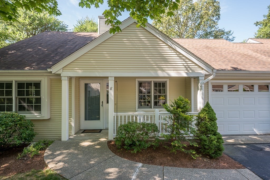 8 Stratton Dr 8
