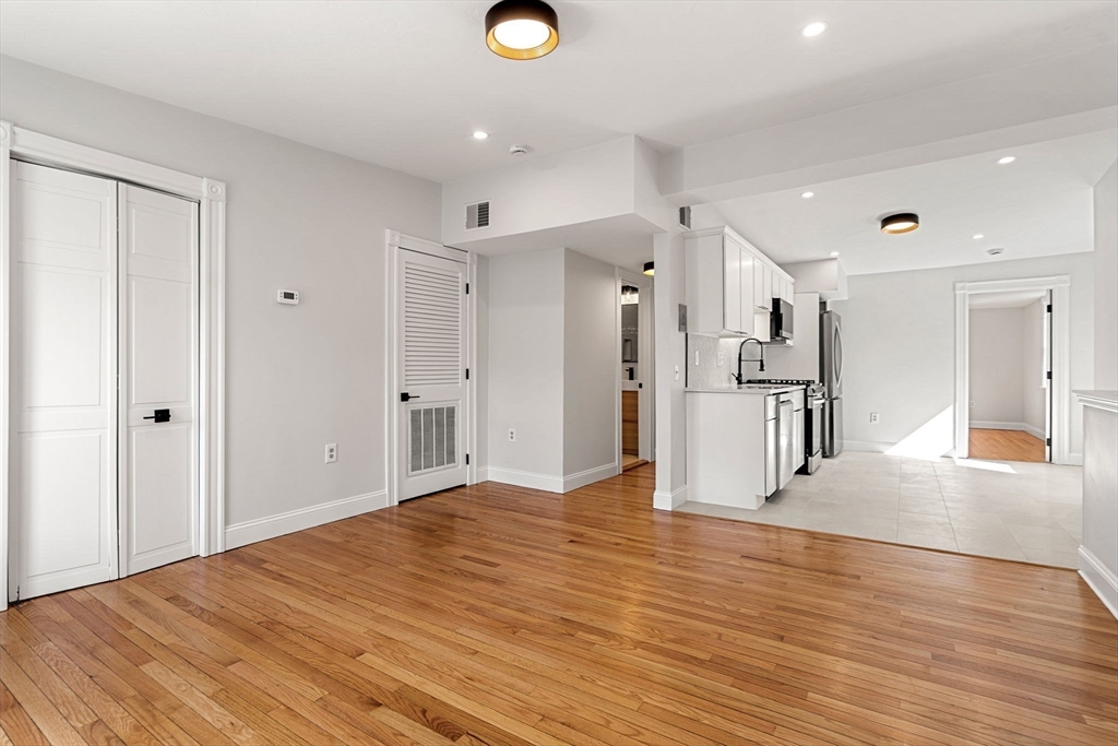 250 W Fifth St 3