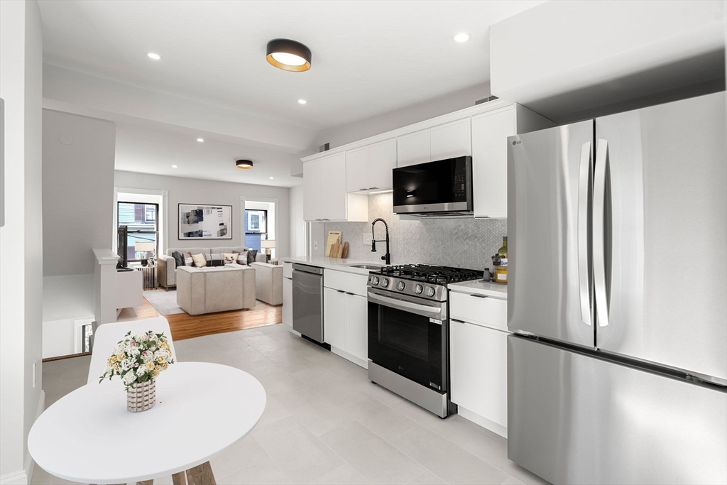 250 W Fifth St 3