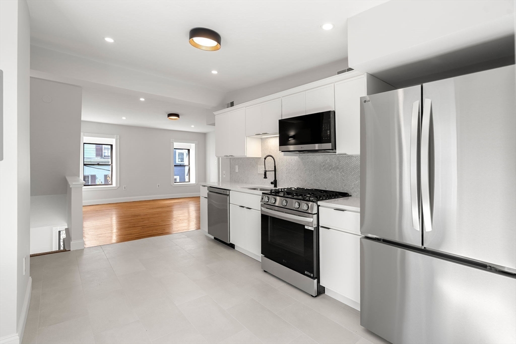 250 W Fifth St 3