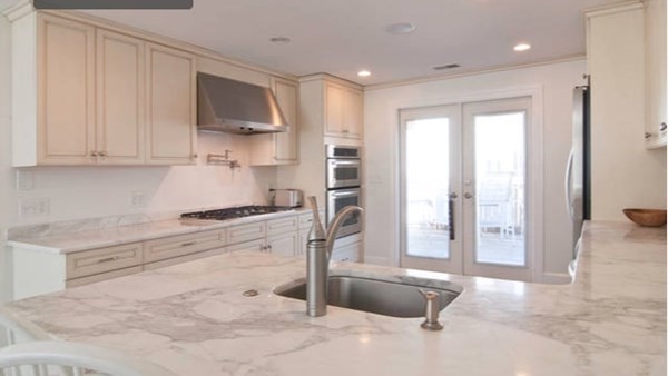 Click for 532 East 8th St Dec-Mar Utl Includ ST #2, Boston, MA slideshow
