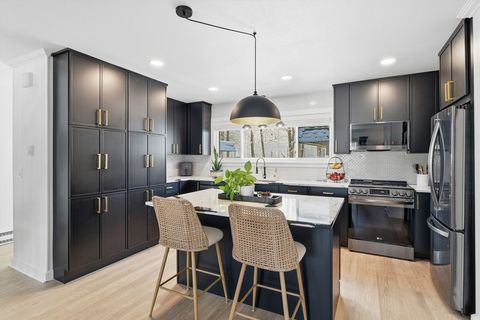 4 Pebblestone Cir 4 Suffield CT 06078