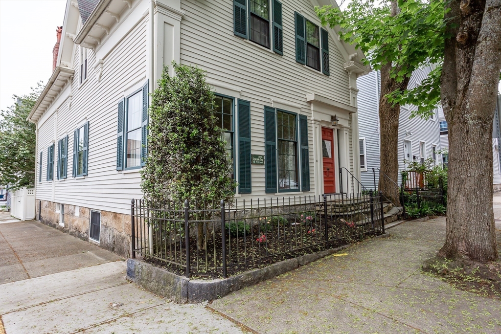 90 Walden St