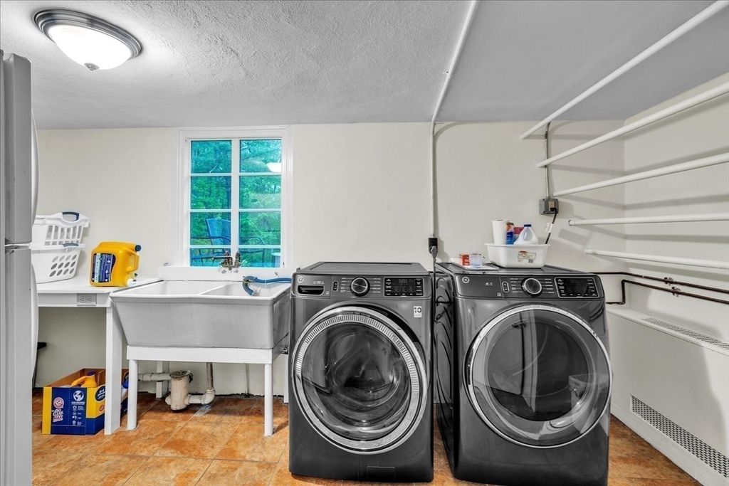 Dover, Massachusetts 02030, United States, 4 Bedrooms Bedrooms, ,4 BathroomsBathrooms,Residential,Active,153569