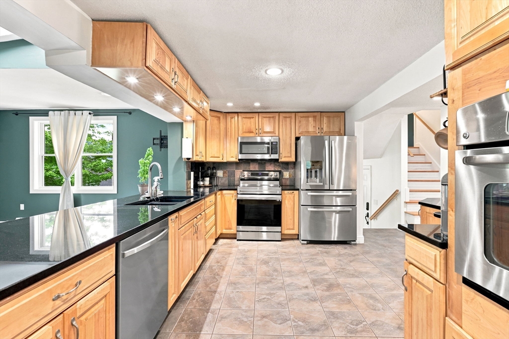 73 Glendale Rd, Hampden, MA Photo #11