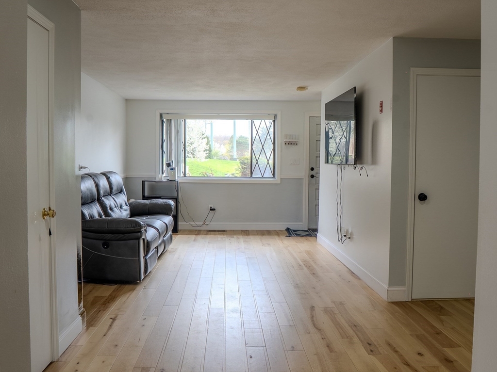 Click for 2 Sterling Ln #2, Haverhill, MA slideshow