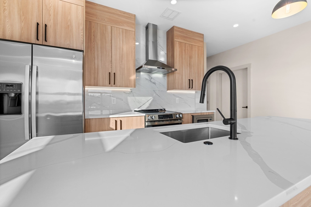 453 Franklin Street 207