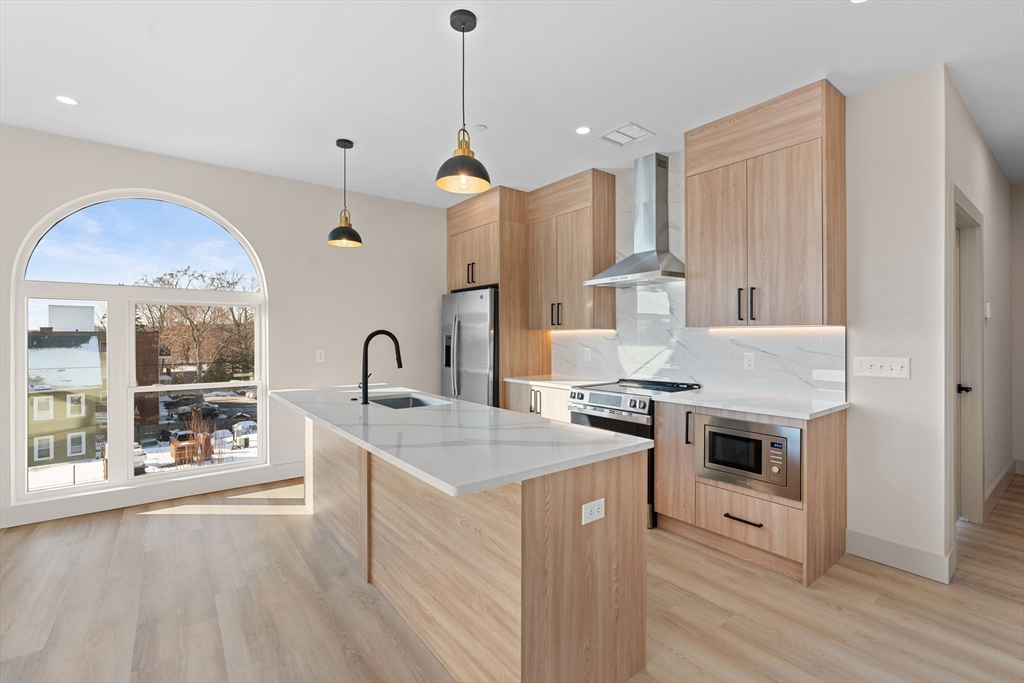 453 Franklin Street 207