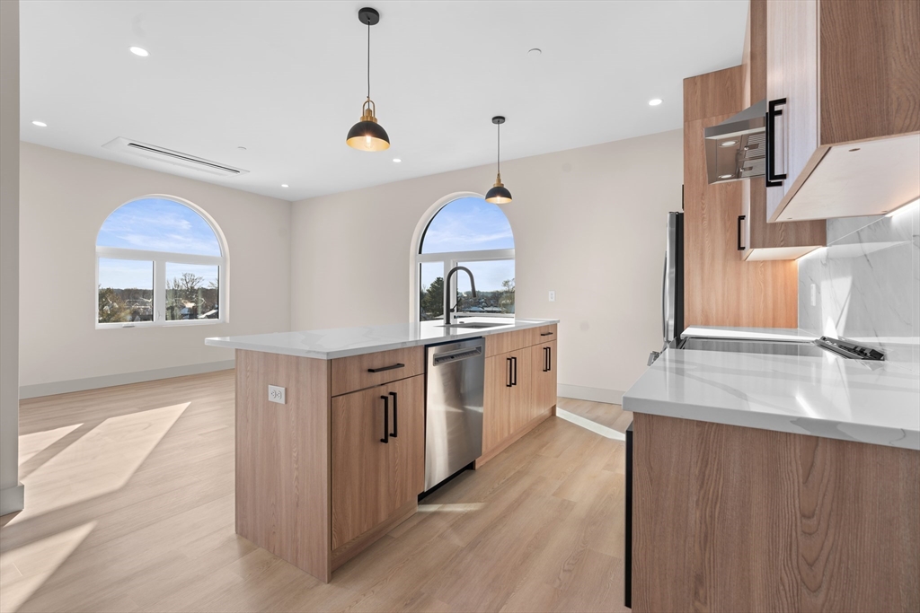 453 Franklin Street 207