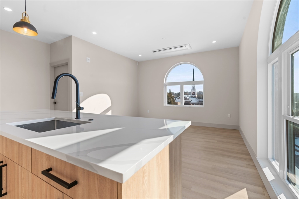 453 Franklin Street 207