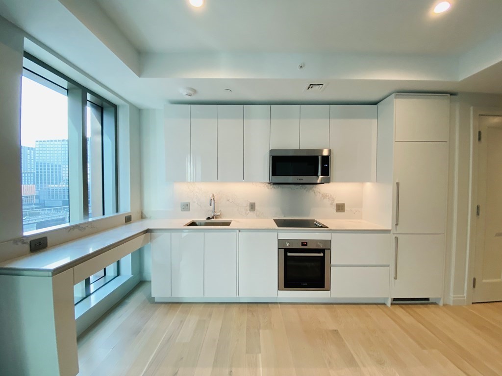 135 Seaport Blvd 1012