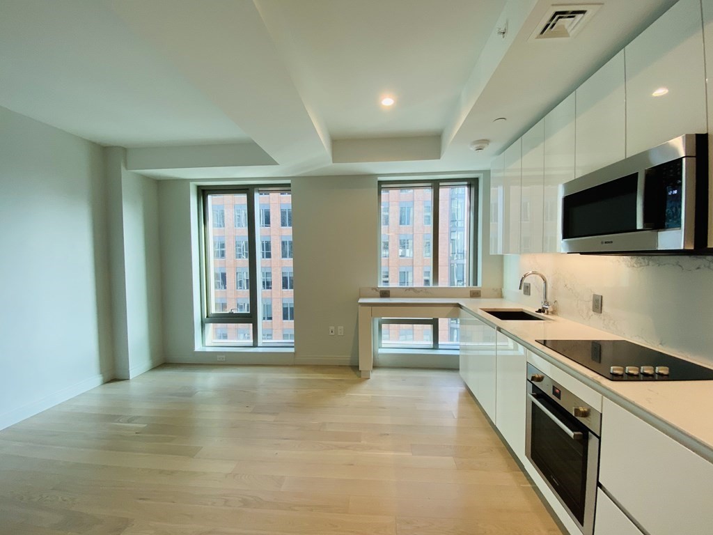 135 Seaport Blvd 1012