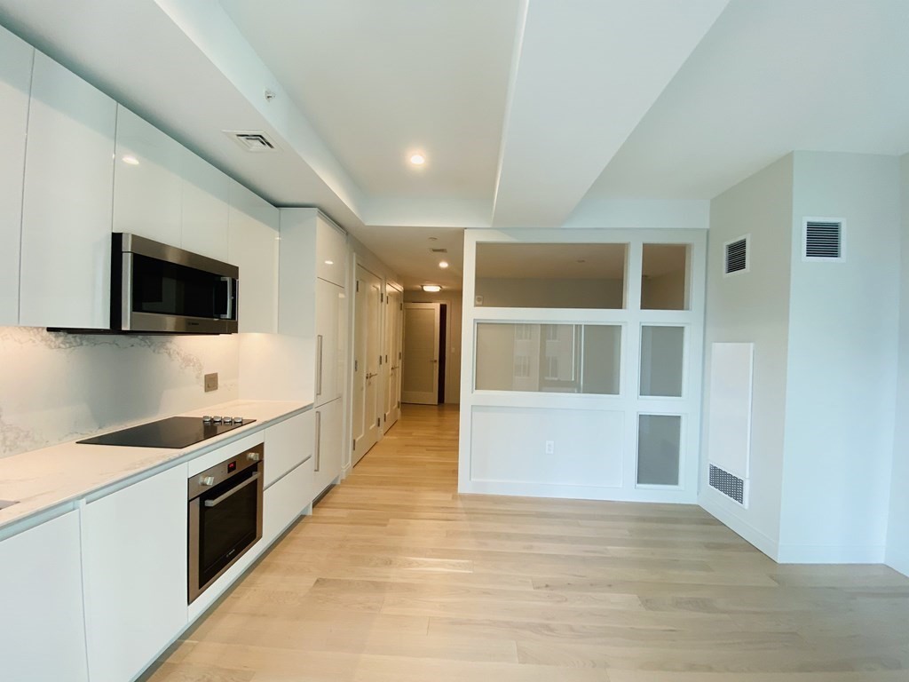 135 Seaport Blvd 1012