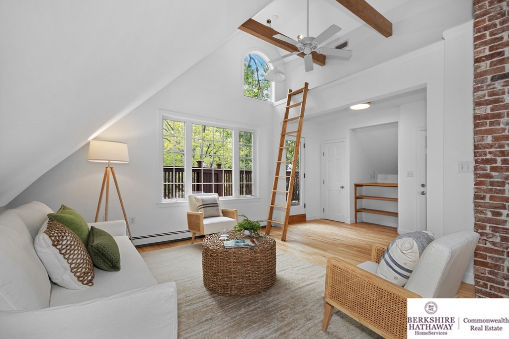 87 Holworthy St 3