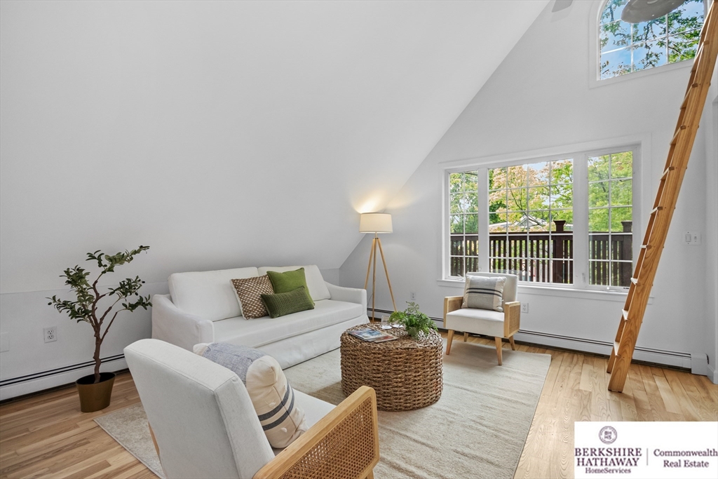 87 Holworthy St 3