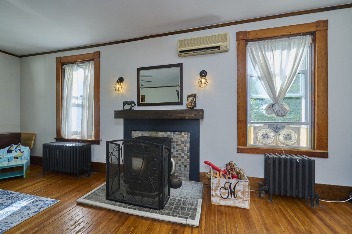 62 Chestnut St, Foxboro, MA Photo #4