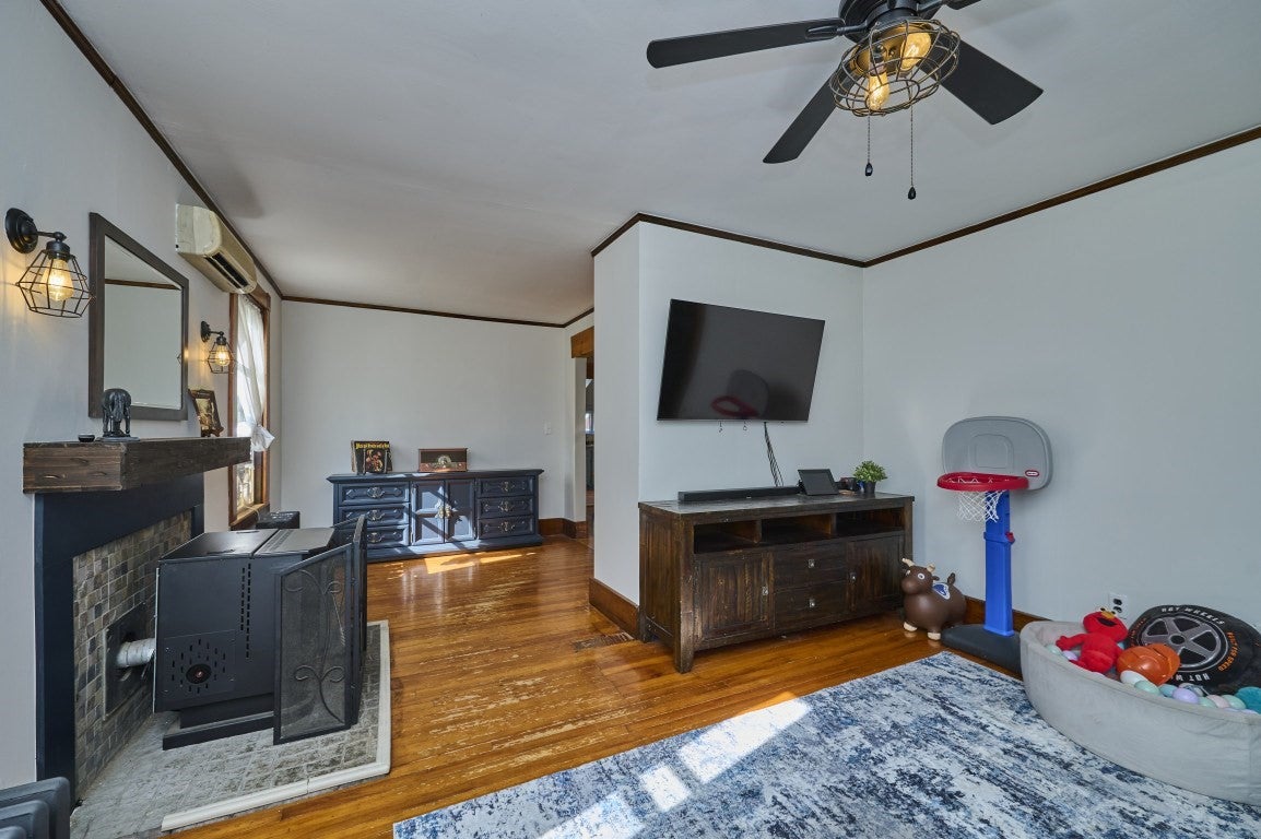 62 Chestnut St, Foxboro, MA Photo #5