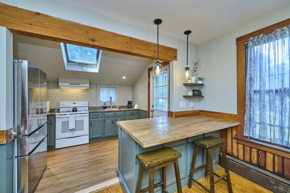 62 Chestnut St, Foxboro, MA Photo #6