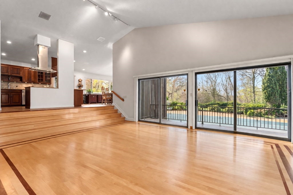 16 Wadsworth Ln