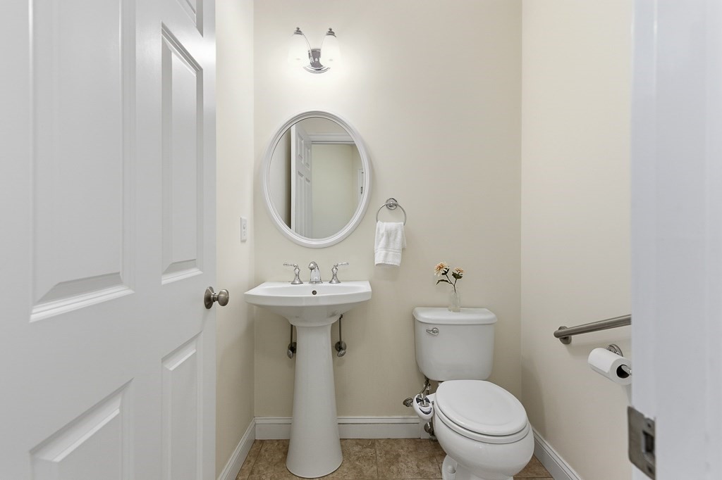 8 Victoria Circle, Shrewsbury, MA Photo #23
