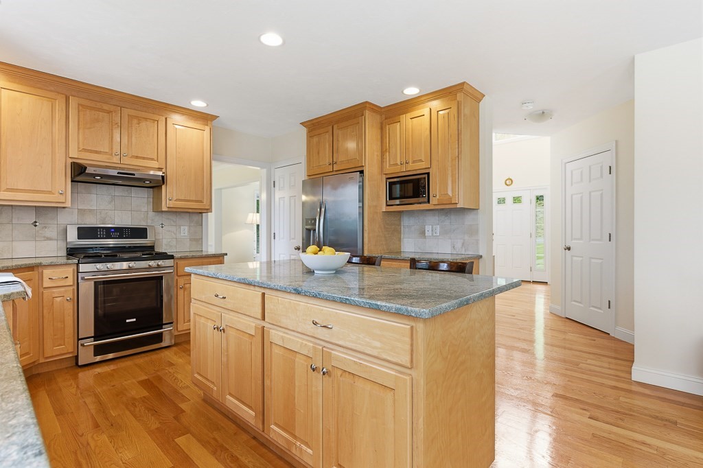 8 Victoria Circle, Shrewsbury, MA Photo #15