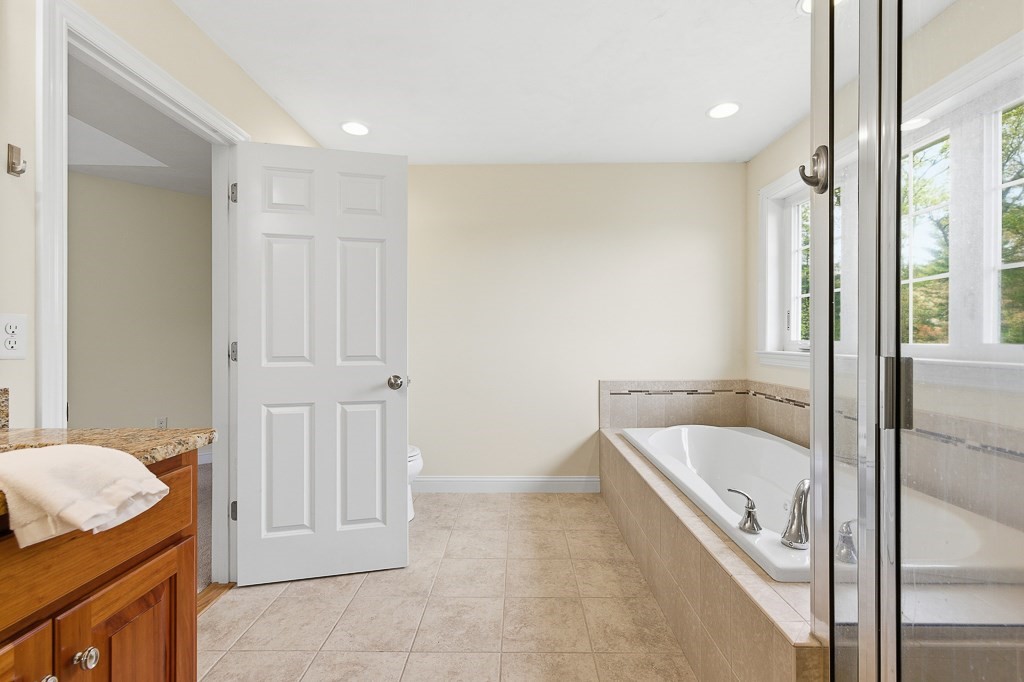 8 Victoria Circle, Shrewsbury, MA Photo #29