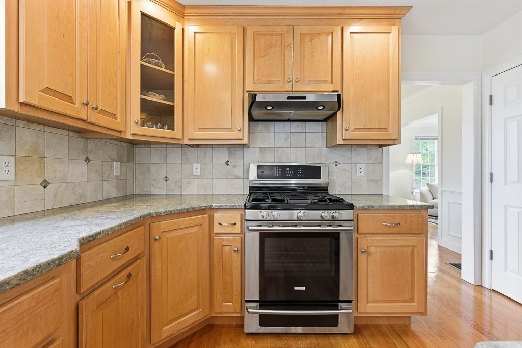 8 Victoria Circle, Shrewsbury, MA Photo #16