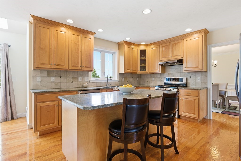 8 Victoria Circle, Shrewsbury, MA Photo #14