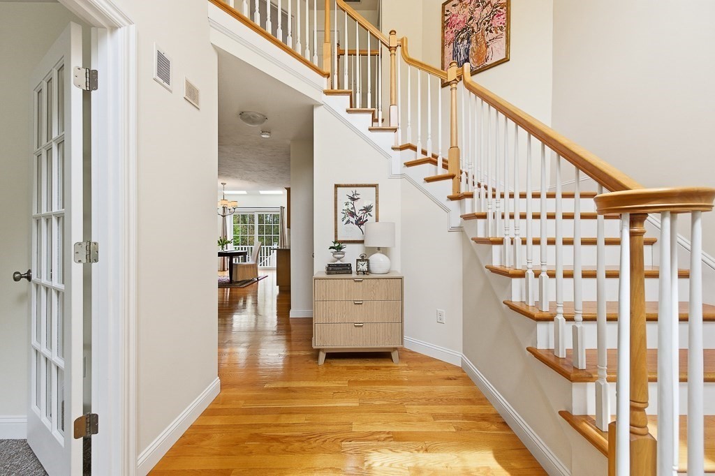 8 Victoria Circle, Shrewsbury, MA Photo #3