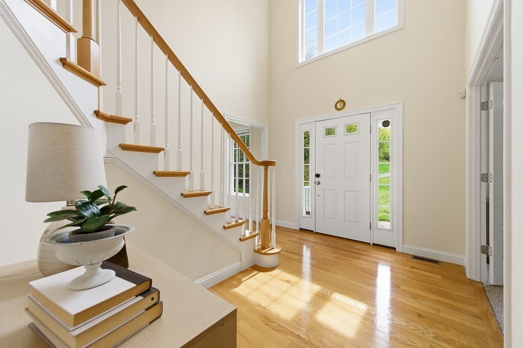 8 Victoria Circle, Shrewsbury, MA Photo #5