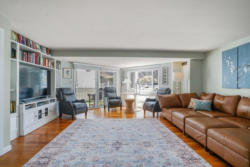 1 Commodore Court 104