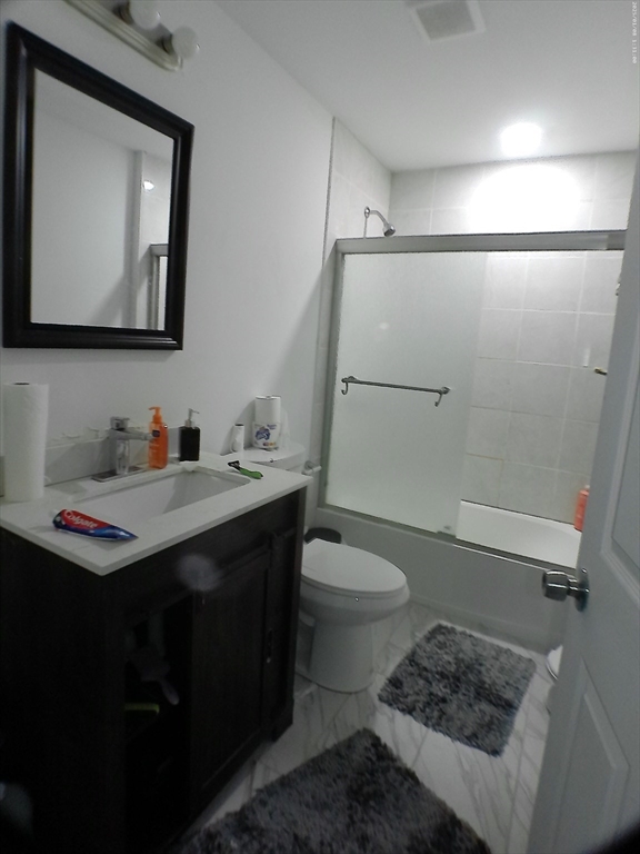 Worcester, Massachusetts 01604, United States, 9 Bedrooms Bedrooms, ,6 BathroomsBathrooms,Residential,Active,113854