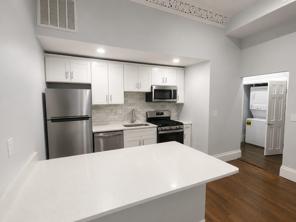Click for 475 Massachusetts Ave #2, Boston, MA slideshow