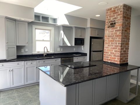 16 Taft St 2 Uxbridge MA 01569