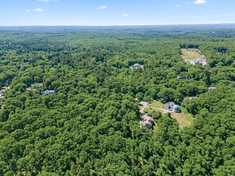 215 North St Upton MA 01568