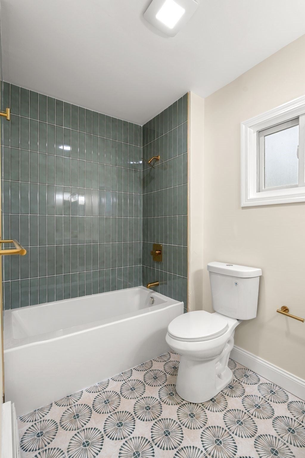 376 N Underwood St, Fall River, MA, 376 N Underwood St, Fall River, MA Photo #15