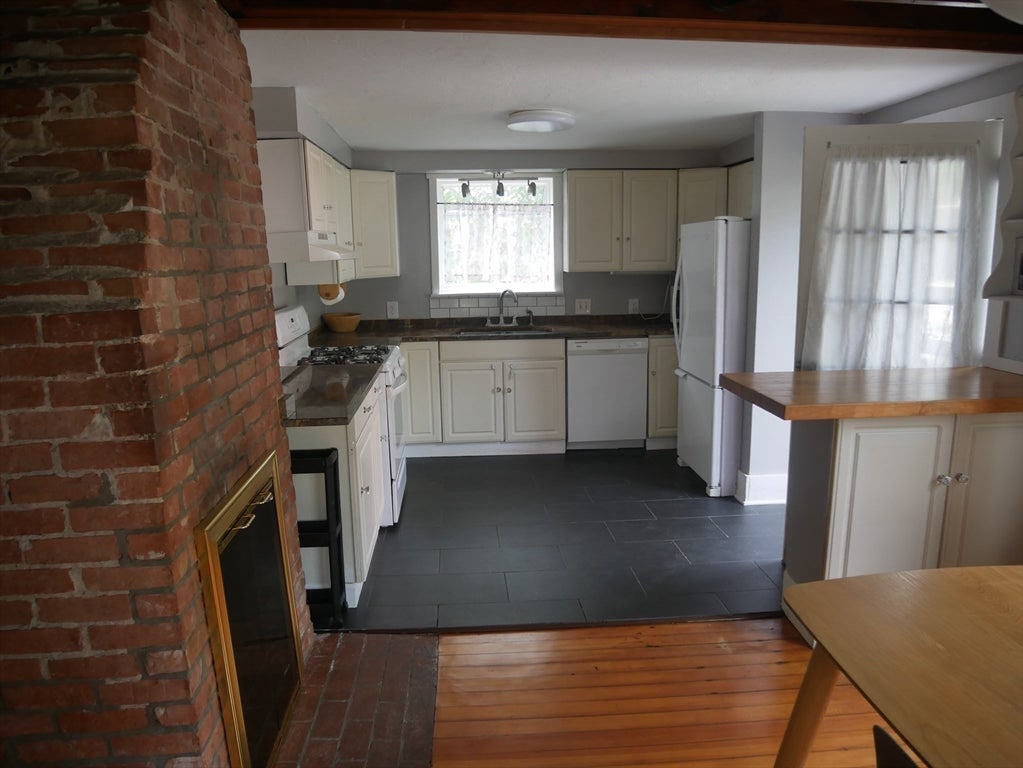 16 Hillside Rd