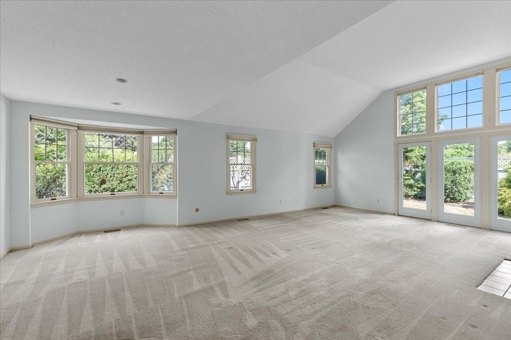 56 Floret Cir 56