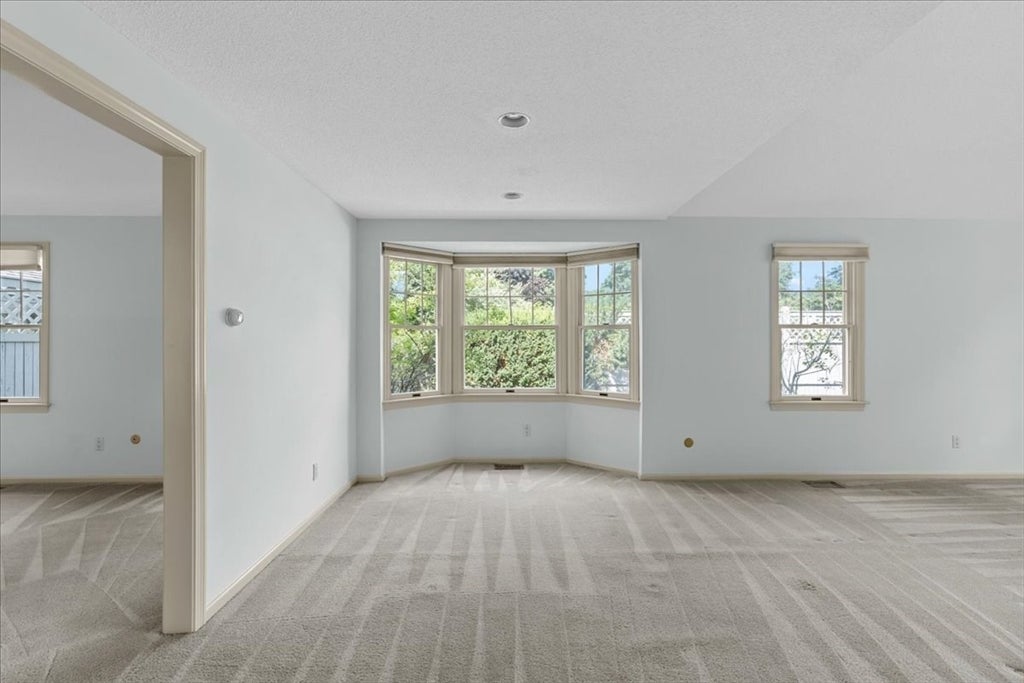 56 Floret Cir 56