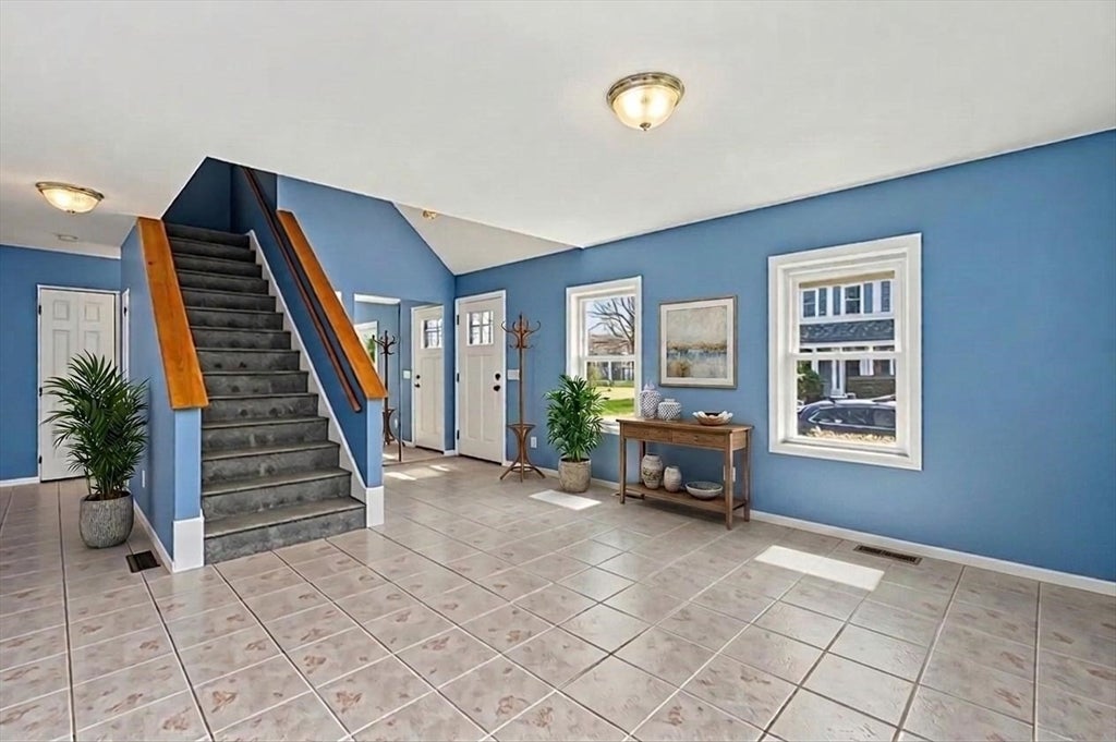 26 Juniper Wood Drive, Haverhill, MA, 26 Juniper Wood Drive, Haverhill, MA Photo #2