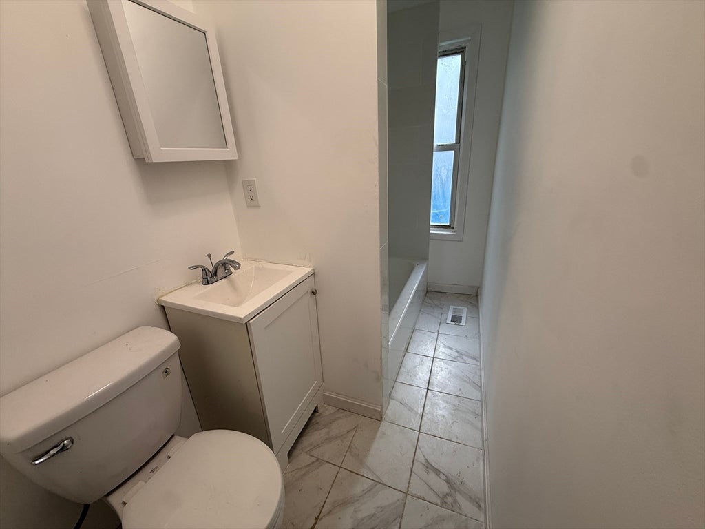 52 Crystal St #1, Worcester, MA, 52 Crystal St #1, Worcester, MA Photo #4