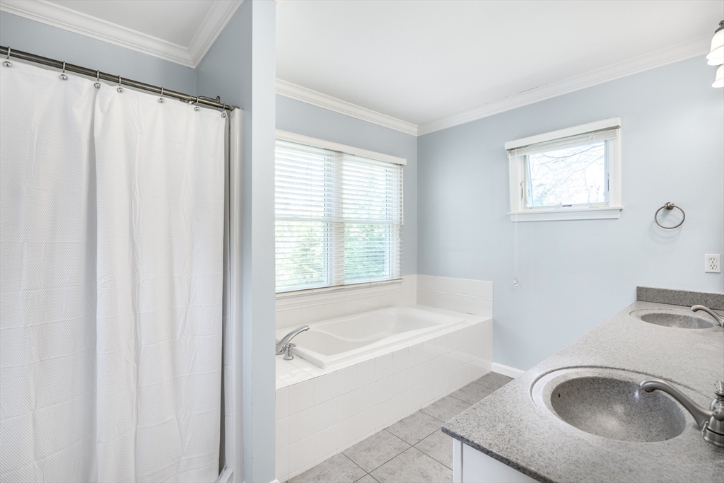 Barnstable, Massachusetts 02655, United States, 4 Bedrooms Bedrooms, ,3 BathroomsBathrooms,Residential,Pending,131642