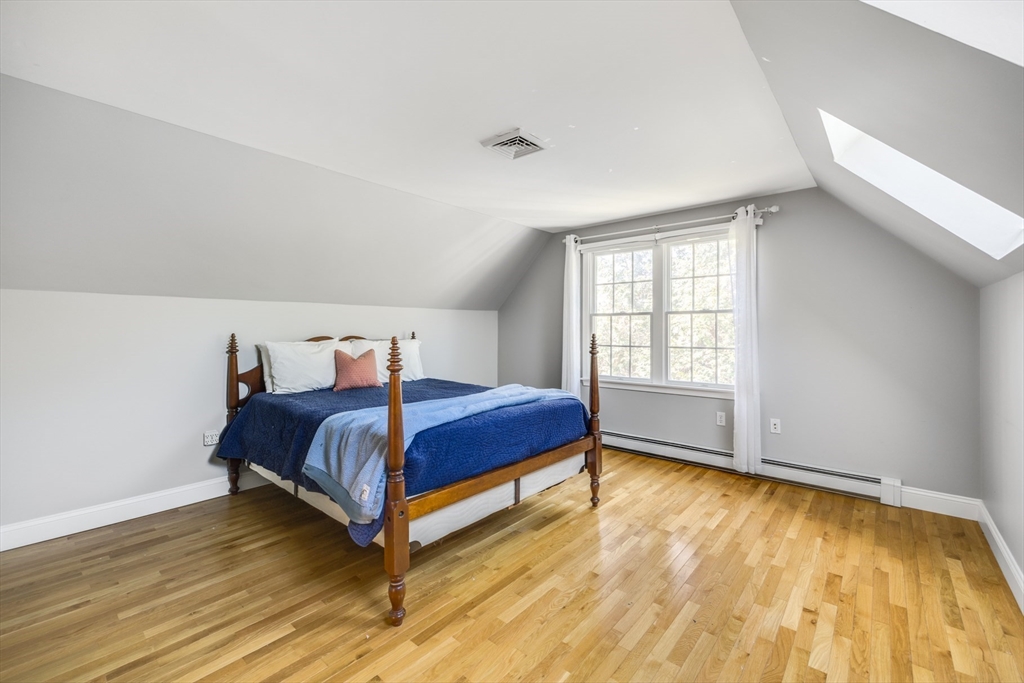 Barnstable, Massachusetts 02655, United States, 4 Bedrooms Bedrooms, ,3 BathroomsBathrooms,Residential,Pending,131642