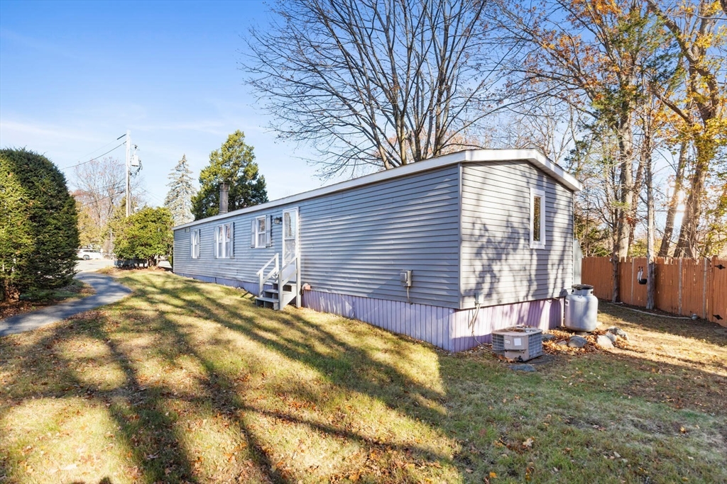 251 Newbury Street 23