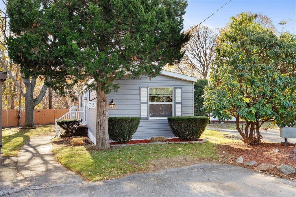 251 Newbury Street 23