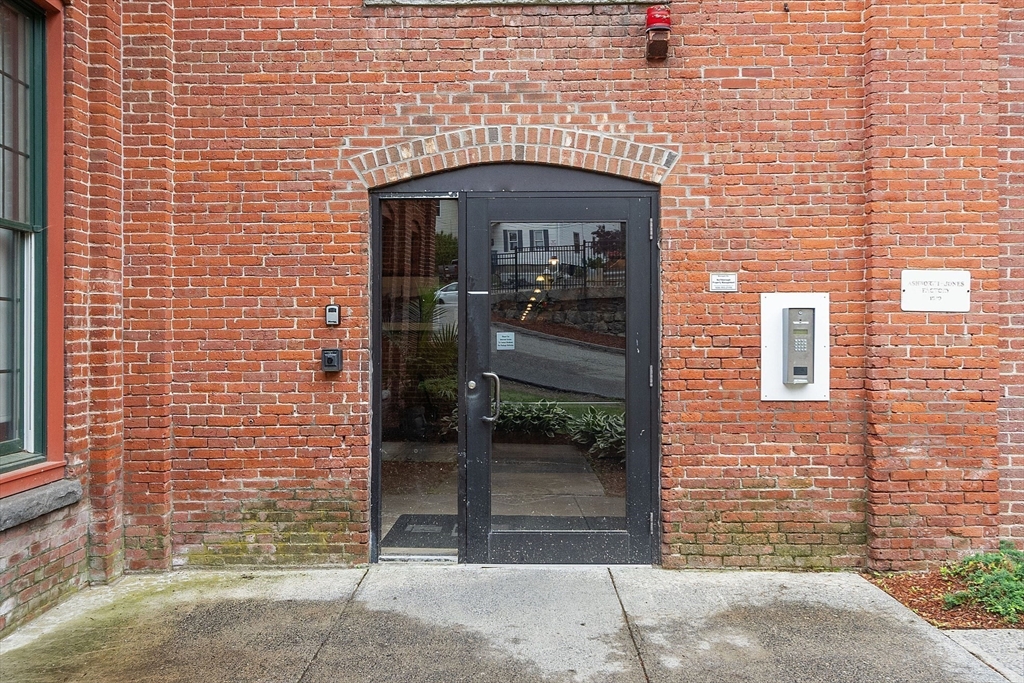 1511 Main Street C406