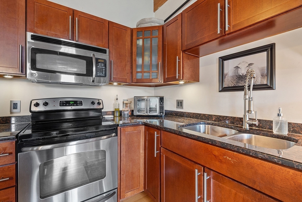 1511 Main Street C406