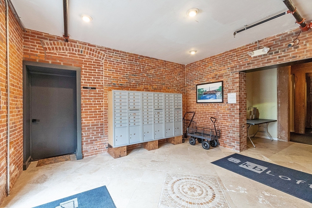 1511 Main Street C406