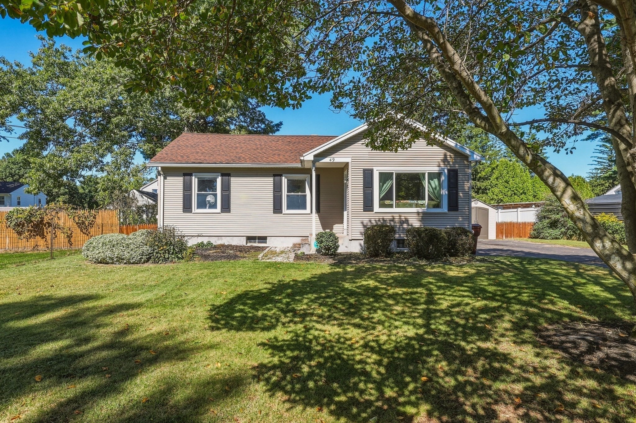 Photo of 49 Crest St, Ludlow, MA