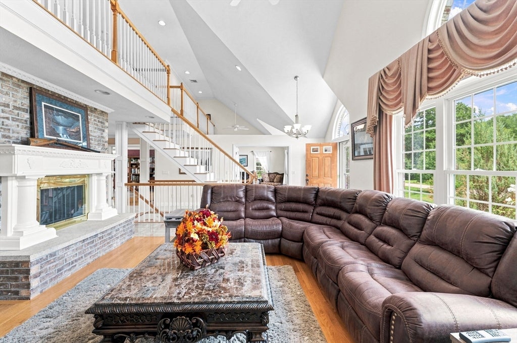 10 Edna Cir